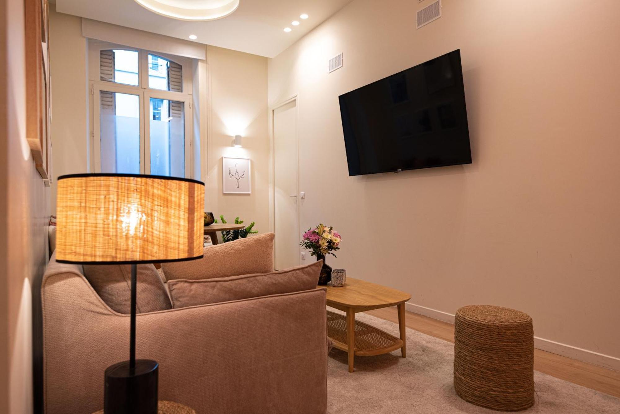 Amazing Flat In Champs Elysees. *